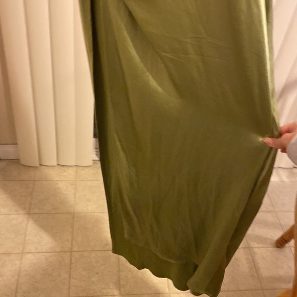 FOR LOVE & LEMONS Green Satin
Pia Halter Neck Maxi Dress Gown size L - Picture 5 of 14
